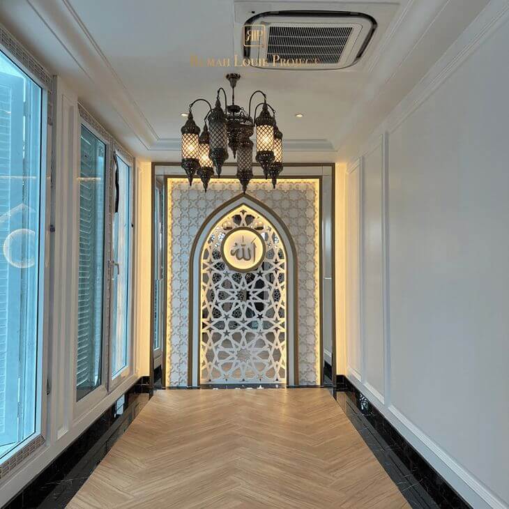 Desain custom mihrab dan mushola luxury elegan karya Rumah Louie Project untuk menyambut bulan suci Ramadan